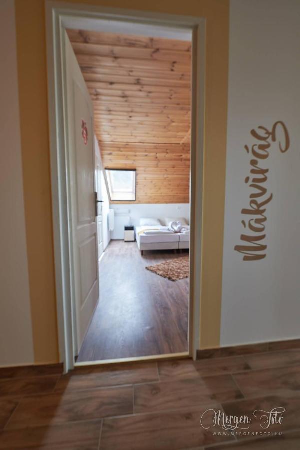 Kamaras Klastrom House Mogyoród Zewnętrze zdjęcie