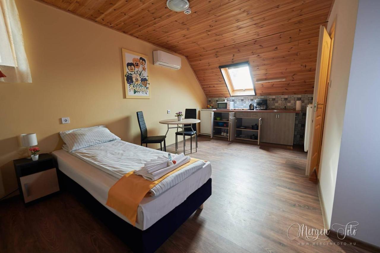 Kamaras Klastrom House Mogyoród Zewnętrze zdjęcie