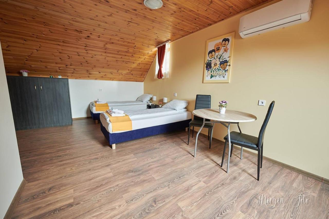 Kamaras Klastrom House Mogyoród Zewnętrze zdjęcie